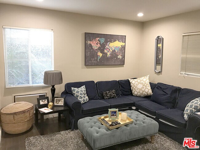 Building Photo - 8727 Shoreham Dr