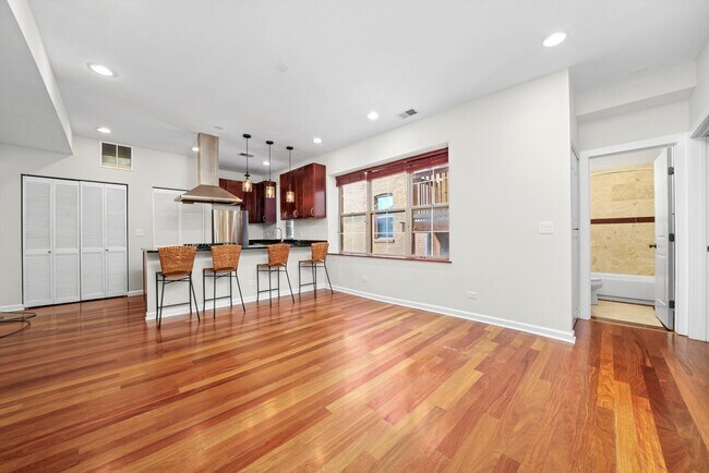 Building Photo - 3551 W Belle Plaine Ave