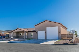 Building Photo - RV GARAGE | Single Story | Furnished Or Unfurnished