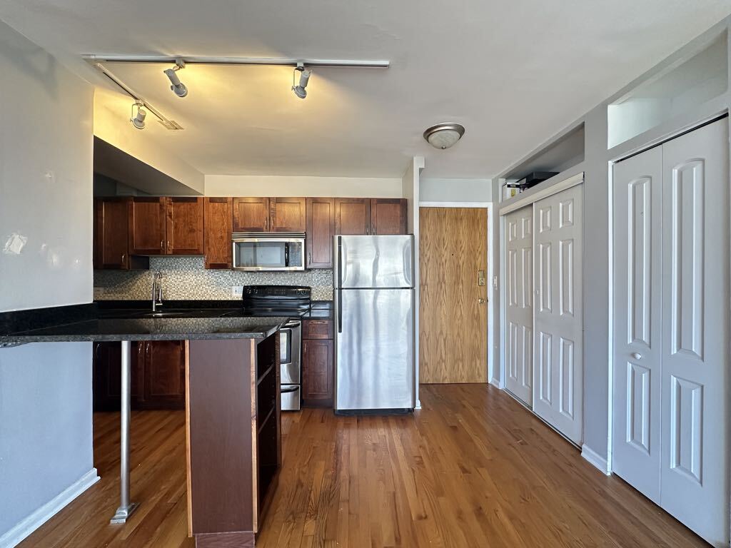 Building Photo - 4180 N Marine Dr