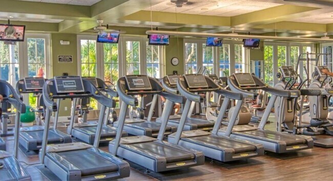 Building Photo - 2435 Palm Tree Dr