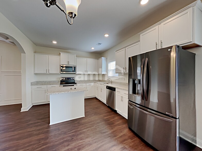 Building Photo - 2312 Pathfinder Dr