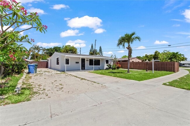 Building Photo - 431 NE 58th Ct