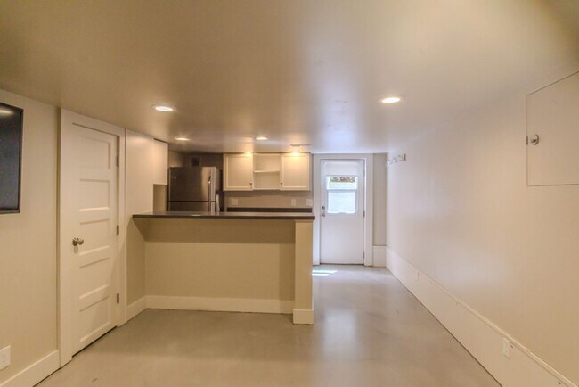Building Photo - 4Bd/2.75Ba Seattle House