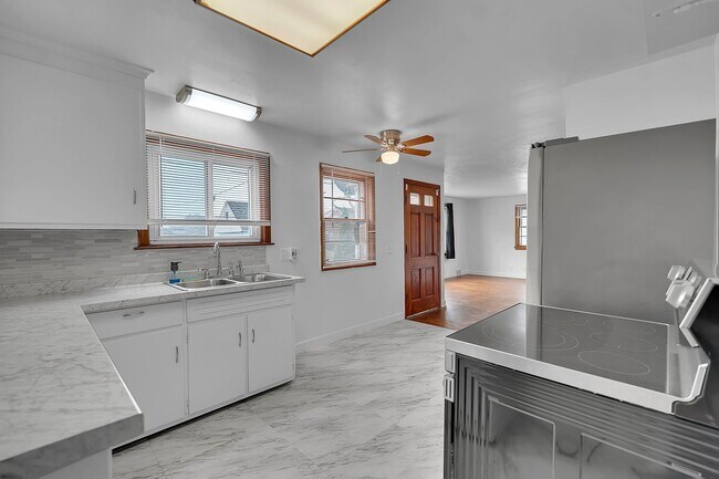 Building Photo - 76 Stearns Ave