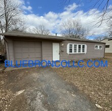 Building Photo - Nice house, great location!