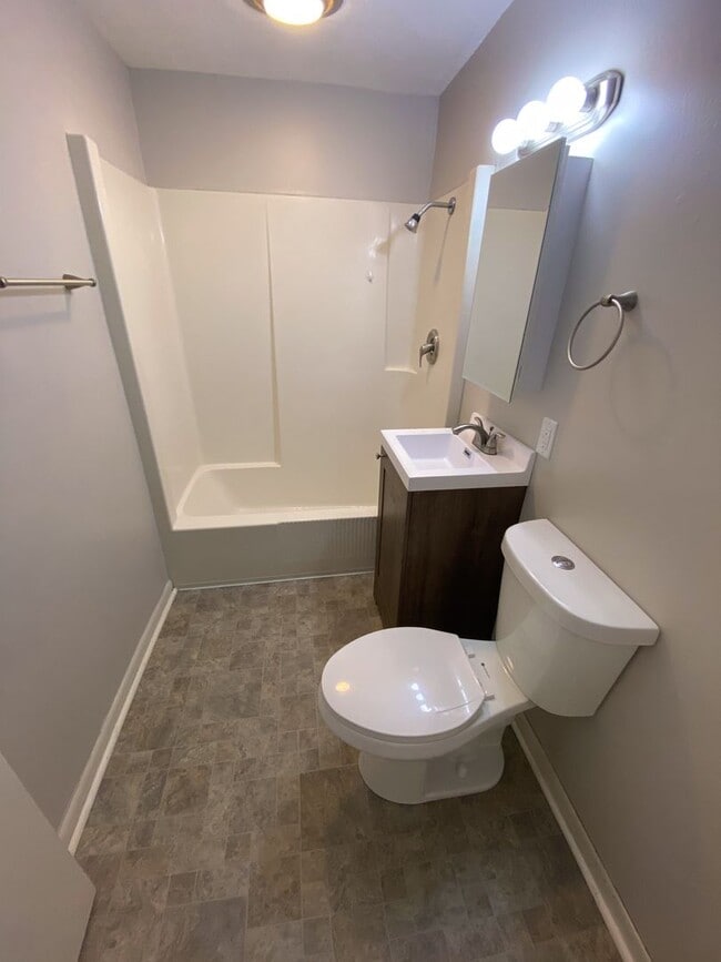 Building Photo - 1022-1024 Holloway St