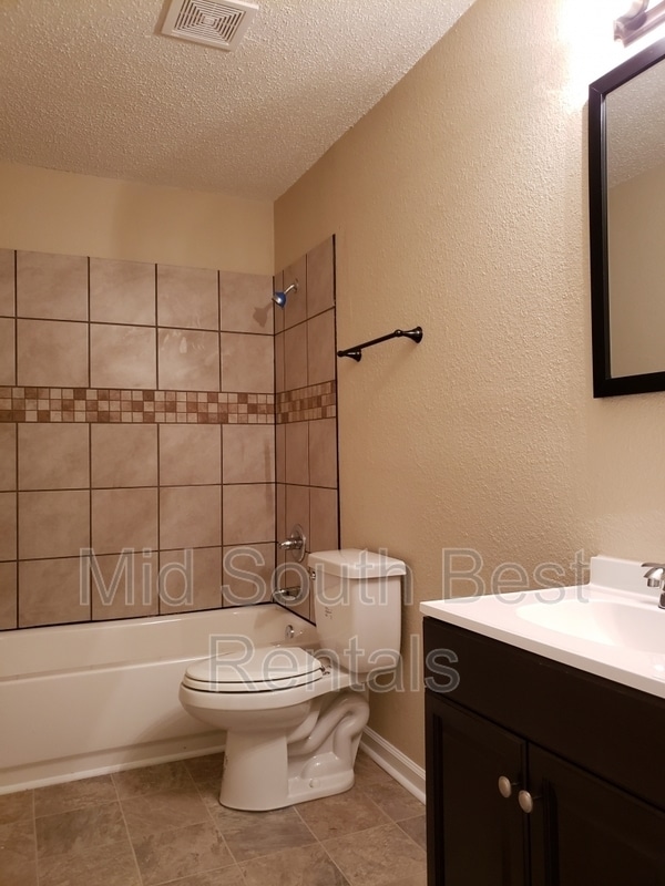 Building Photo - 26 Hiland Pl