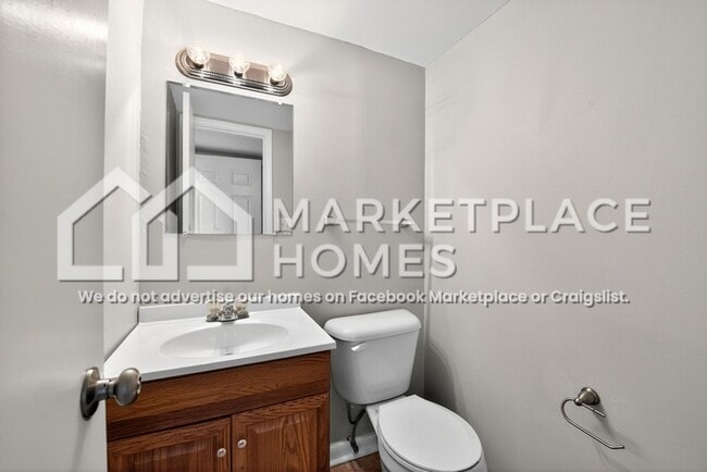 Building Photo - 427 Whispering Pines Dr