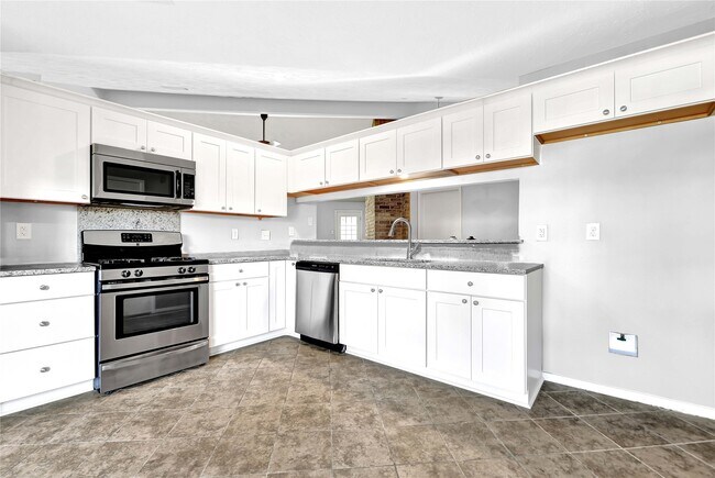 Building Photo - 7215 Dogwood Trail Dr