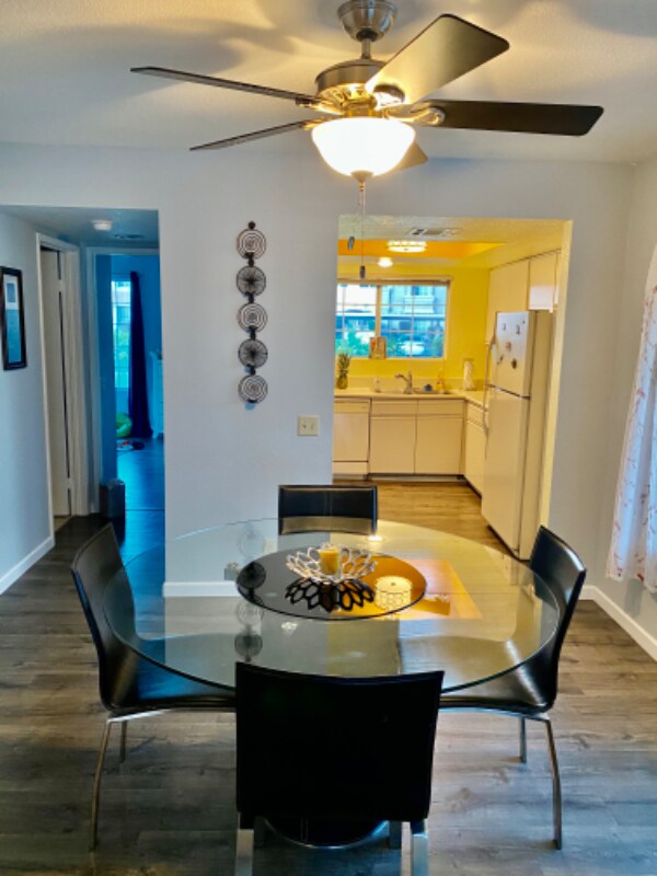 Building Photo - 4901 E Mesquite Ave