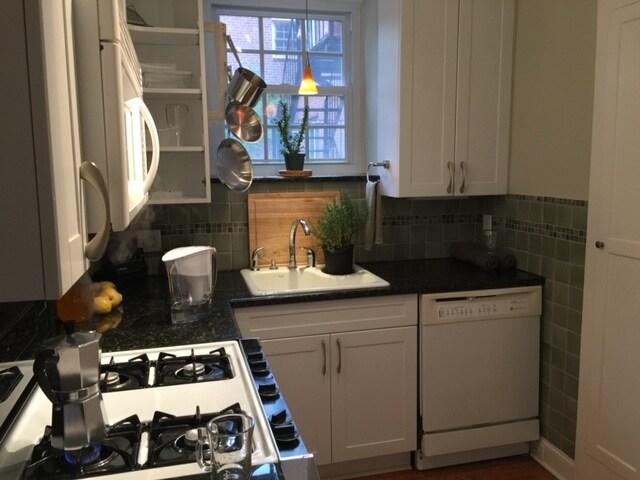 Kitchen - 1337 E Morehead St