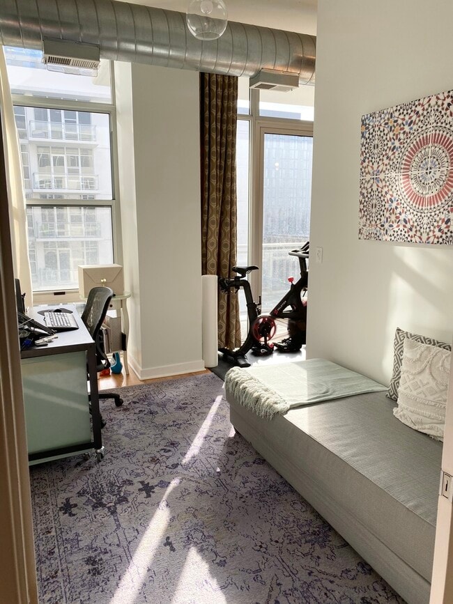 Building Photo - 901 W Madison St