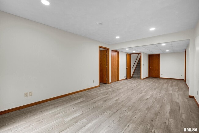 Building Photo - 2321 W Pintura Ct