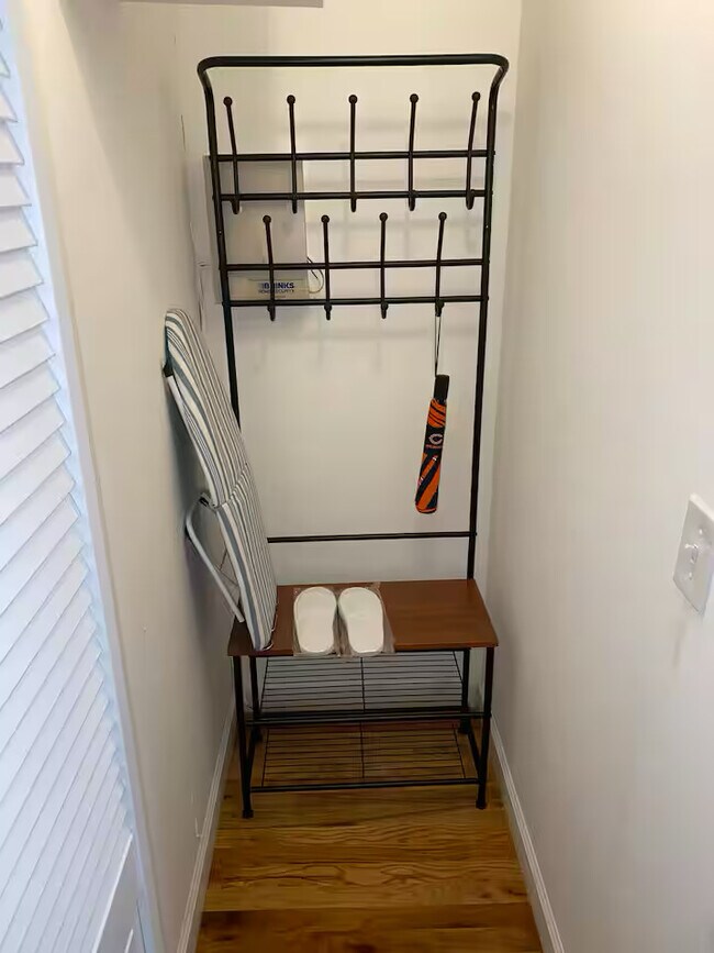 Building Photo - 3600 S Giles Ave