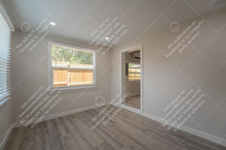 Building Photo - 606 4th Ave NW