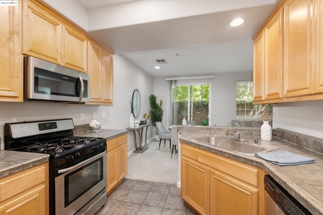 Building Photo - 271 Washington Dr