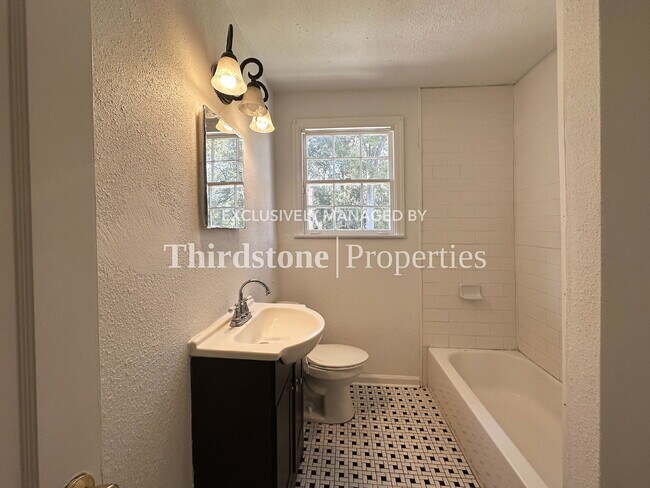 Building Photo - 1216 Hamilton St