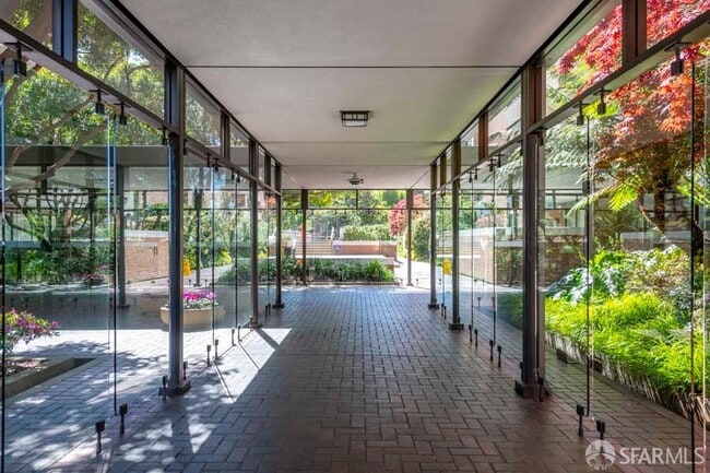 Building Photo - 101 Lombard St