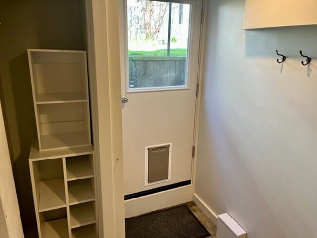 Building Photo - Ballard Duplex - Lower Unit