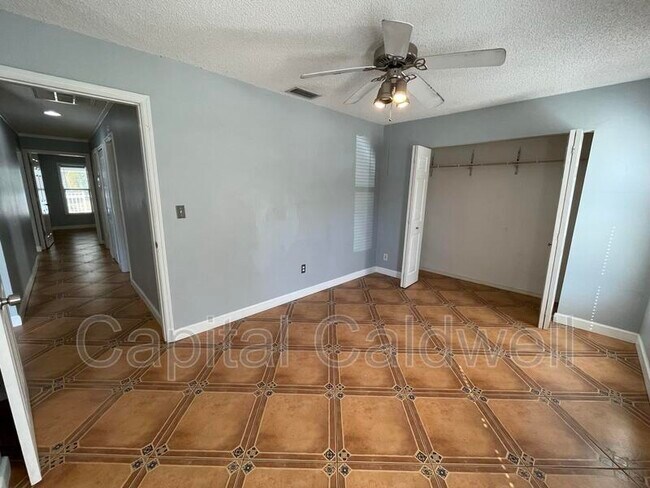 Building Photo - 12813 Starling Dr
