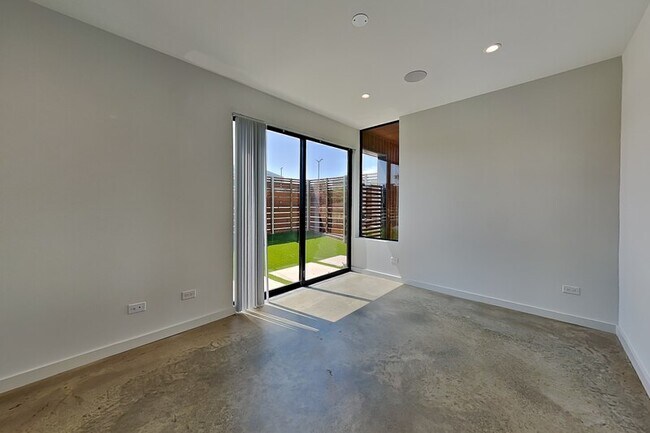 Building Photo - 103 Forest Star Dr