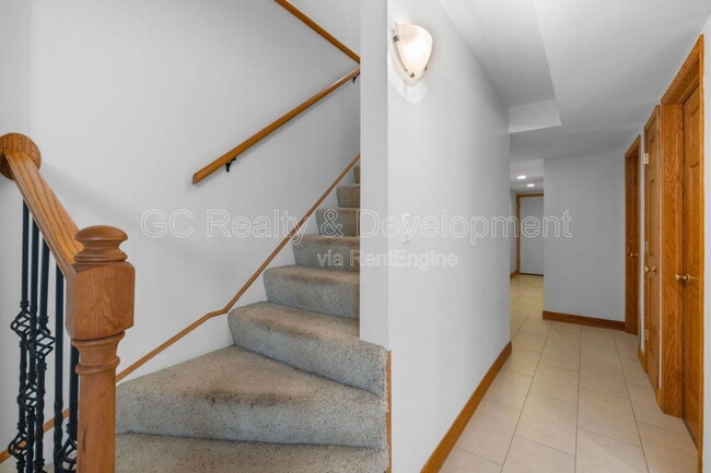 Building Photo - 2130 W Iowa St