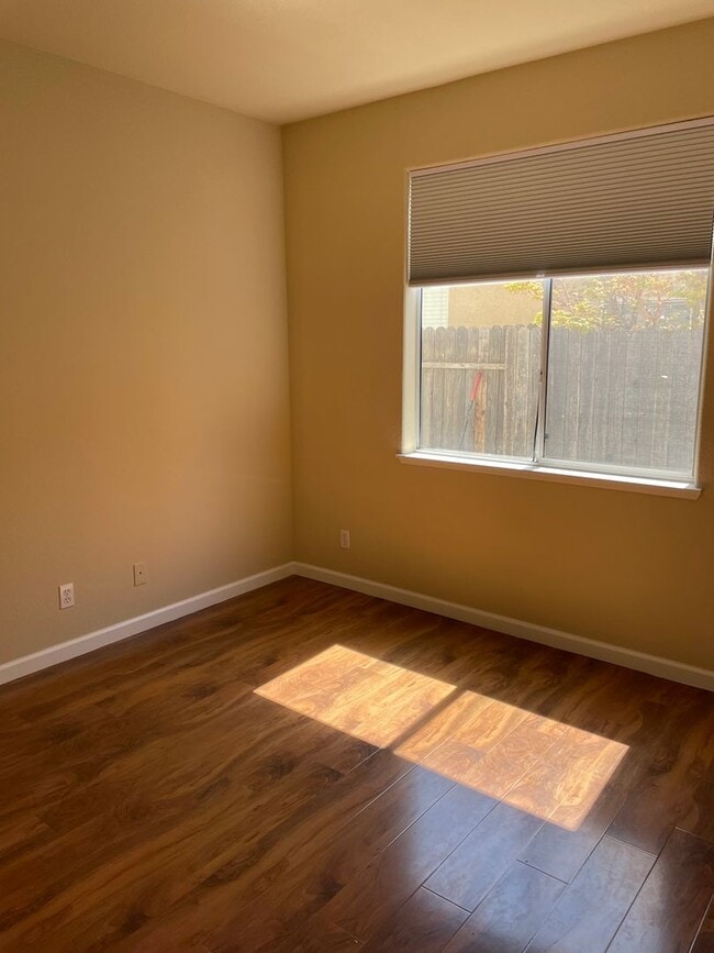 Building Photo - NICE TWO STORY IN WEST ROSEVILLE NEAR SCHO...