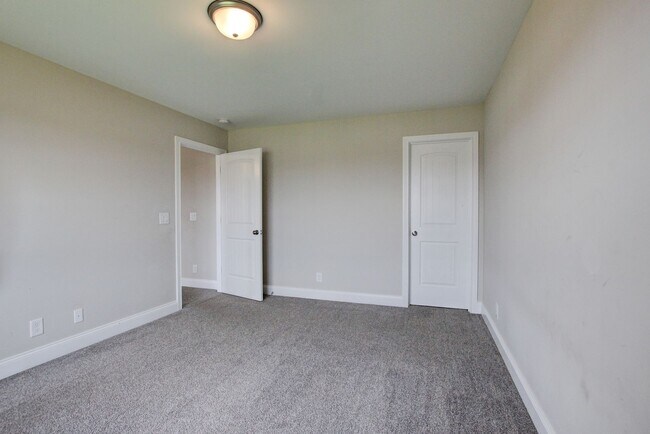 Building Photo - 230 Cotoneaster Ln