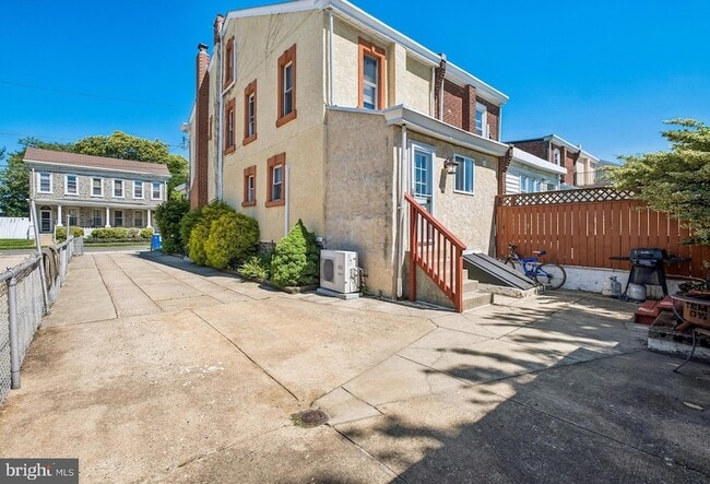Building Photo - 357 Lemonte St