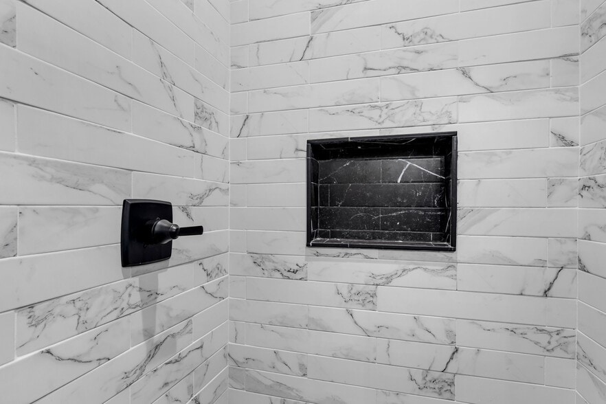 Building Photo - 182 Waterman St