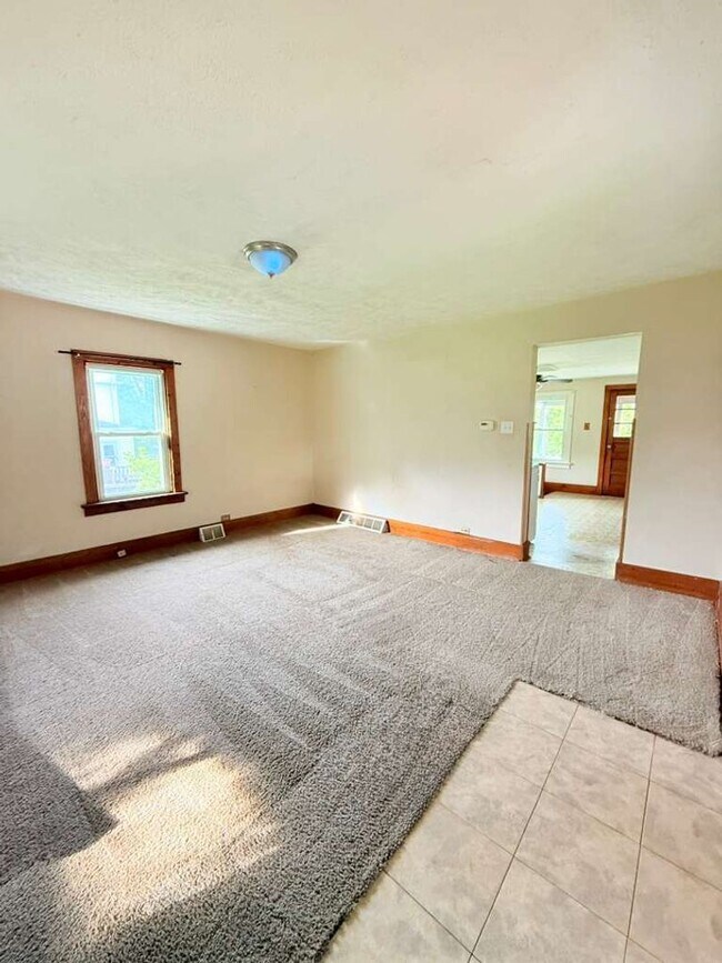 Building Photo - Spacious 2 bedroom house in Penn Hills!!!