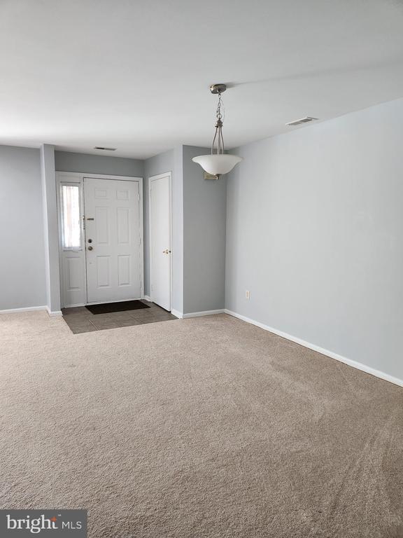 Building Photo - 206 Oliphant Ln