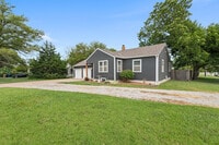Building Photo - 1502 N Andover Rd