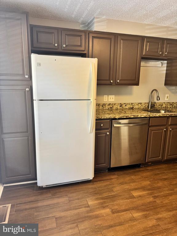 Building Photo - 102 Essex St