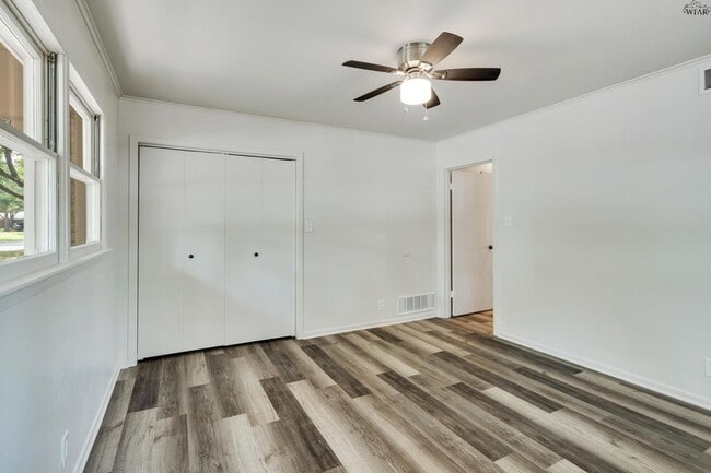 Building Photo - 2108 Granada Dr