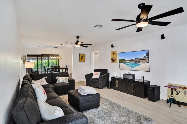 Building Photo - 4840 Greentree Ln