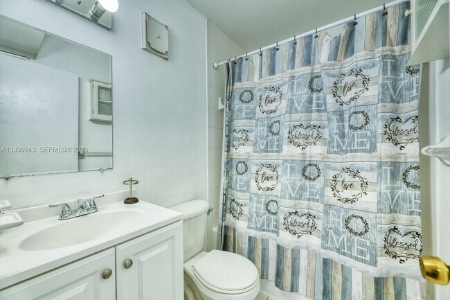 Building Photo - 840 SW 105th Ave