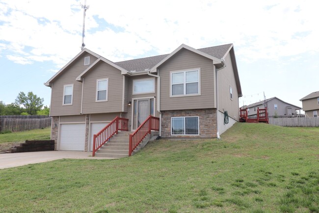 Primary Photo - Gorgeous Home for Rent