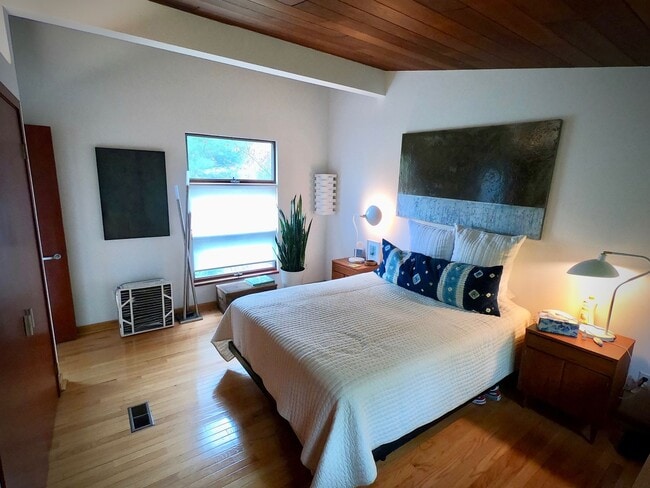 Building Photo - 8/1 Mid Century Modern Private House Bordering Frick Park. 1 of a kind.