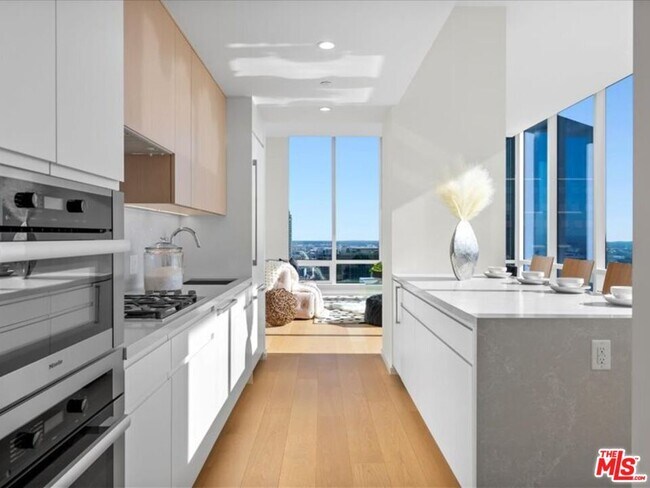 Building Photo - 877 Francisco St