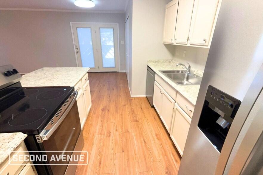 Building Photo - 416 Woodcrest Way