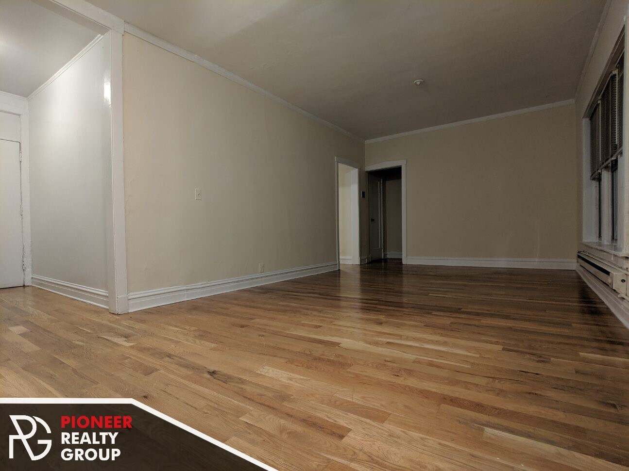 Building Photo - 634 W Barry Ave