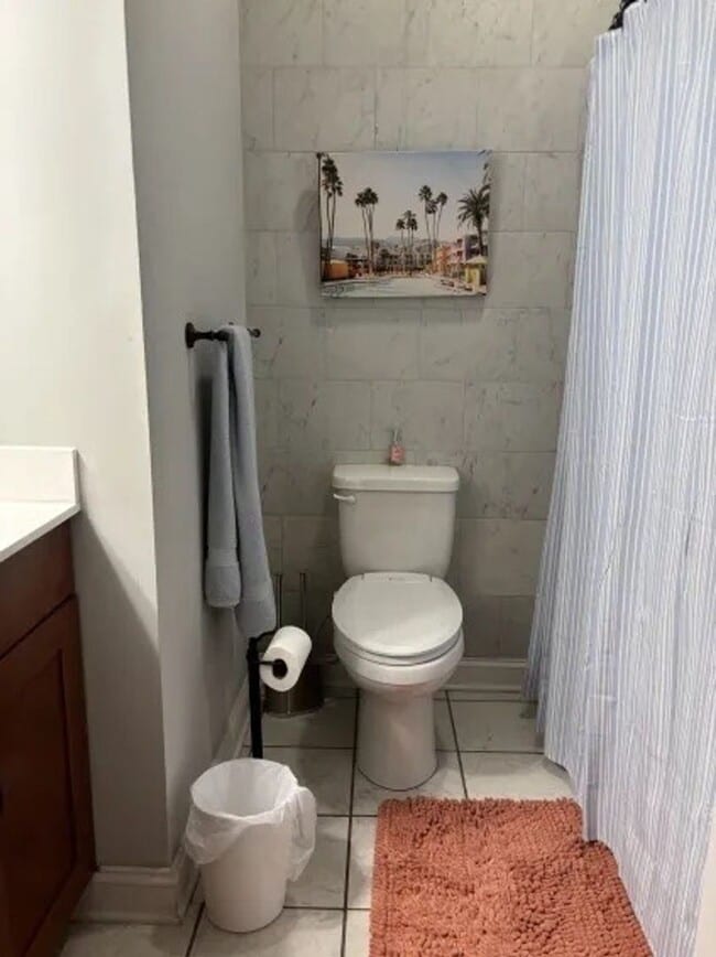 Building Photo - Main128-130