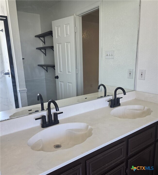 Building Photo - 3081 Colorado Dr