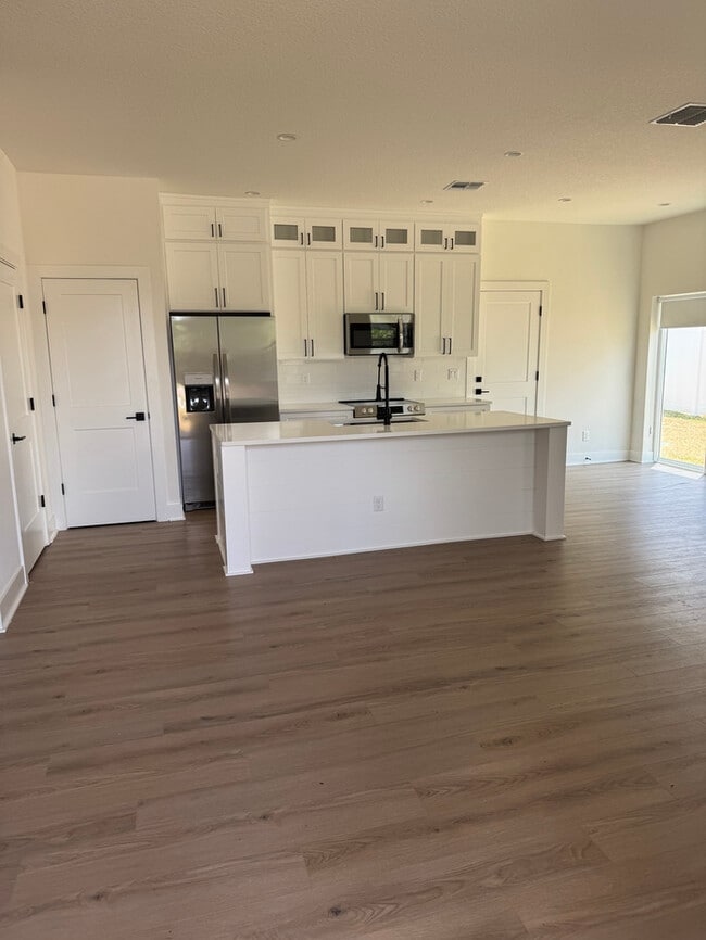 Building Photo - Brand new home