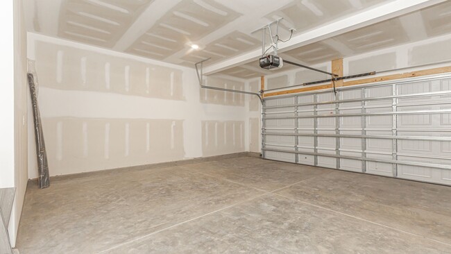 Building Photo - Picture-Perfect New Home in Clear Pond