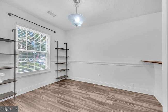 Building Photo - 90 Adams Dr NE