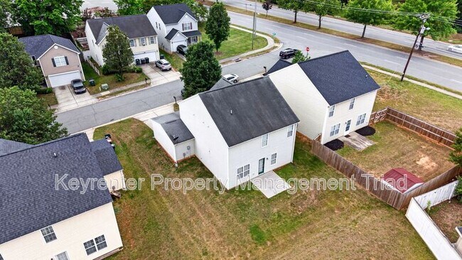 Building Photo - 2703 Stafford St