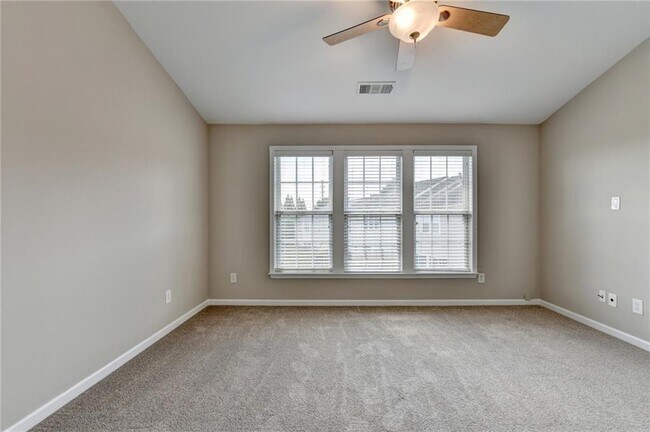 Building Photo - 4020 Edgecomb Dr